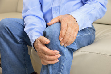 Kniearthrose vorbeugen: Neue Behandlung beim Knorpelschaden durch OP-Methode „Minced Cartilage“