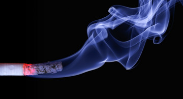 https://www.pexels.com/de-de/foto/nahaufnahme-einer-brennenden-zigarettenstange
