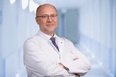  Bildunterschrift: Dr. med. Frank Bösebeck, Abteilungsleiter Epileptologie und MZEB am Diakonieklinikum, forschte mit einem Team zu den Auswirkungen der Lock-Down Maßnahmen während der COVID-19-Pandemie auf Menschen mit Behinderung.