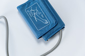 Blutdruckmessgerät Foto von cottonbro von Pexels