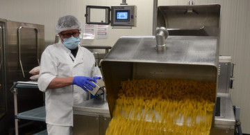 Im sog. Pastamaten inklusive vollautomatischem Rückkühlbecken werden bis zu 200 kg Pasta pro Stunde zubereitet