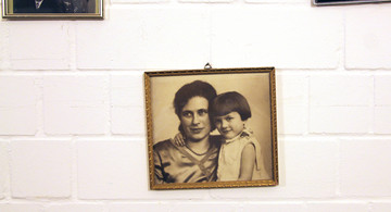 Bilderrahmen an der Wand mit einer alten Fotografie