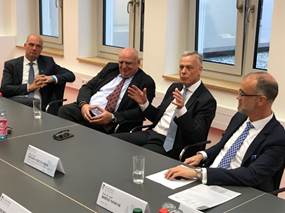 Bei der Pressekonferenz im Historischen Museum in Frankfurt: Jörg Marx, Vorstand AGAPLESION gAG, Jürgen Schäfer, Geschäftsführer AGAPLESION FRANKFURTER DIAKONIE KLINIKEN, Prof. Dr. med. Thomas Voigtländer, Ärztlicher Direktor AGAPLESION BETHANIEN KRANKENHAUS und Partner im CCB und  Prof. Dr. med. Bernd Nowak, Partner im CCB (v. l.). Foto: AGAPLESION gAG