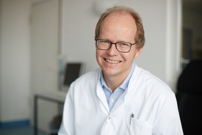 Dr. med. Volker Kingreen ist Leitender Arzt der Klinik für Dermatologie und Allergologie am AGAPLESION ALLGEMEINES KRANKENHAUS HAGEN