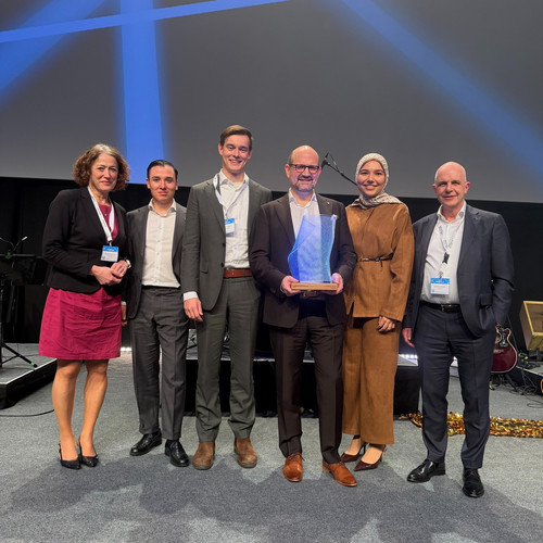 ✨ „Wir dürfen nicht vergessen, ‚Mensch‘ zu bleiben“

Große Ehre in Berlin: Sebastian Polag, Vorstand der AGAPLESION gAG,...