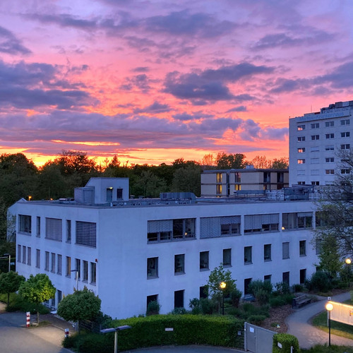 Sonnenuntergang am AGAPLESION MARKUS KRANKENHAUS. 🌇

Und damit ist die herbst-winterliche Saison eingeläutet. 🍂🕯️

📷...