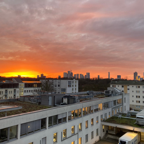 Ein neuer Tag beginnt. 🌅

Wenn die Sonne über dem AGAPLESION MARKUS KRANKENHAUS aufgeht und die Skyline im Hintergrund...